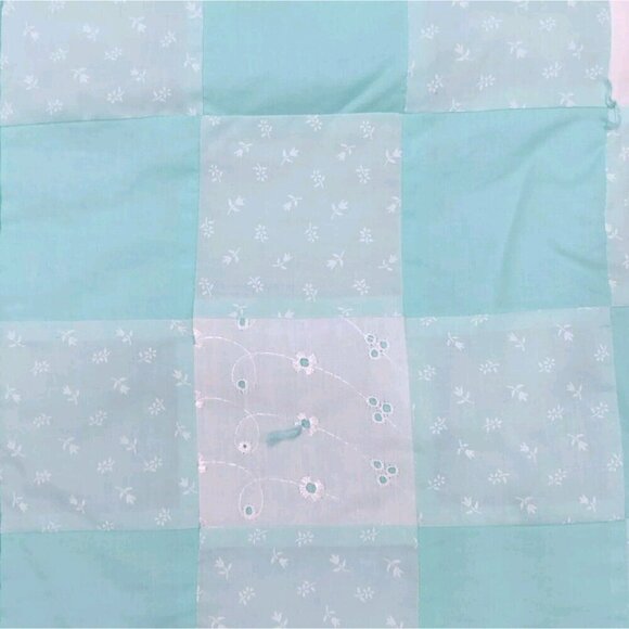 Handmade Sunbonnet Sue Dutch Girl Patchwork Baby Quilt Turquoise White 40 X 49 - Picture 4 of 8